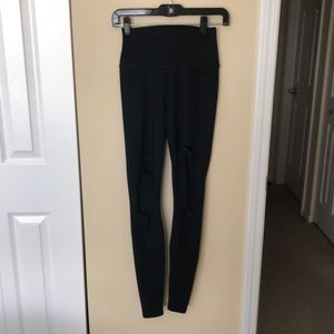 Alo Yoga black ripped leggings sz XS